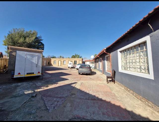 3 BEDROOM HOUSE FOR SALE IN BIRCHLEIGH NORTH